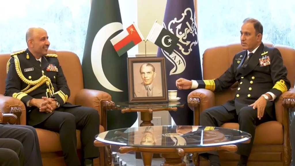 Pakistan, Oman discuss advancement of bilateral naval cooperation